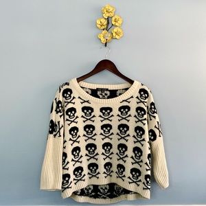 LOVE CULTURE Cropped Skull Sweater 💀💕